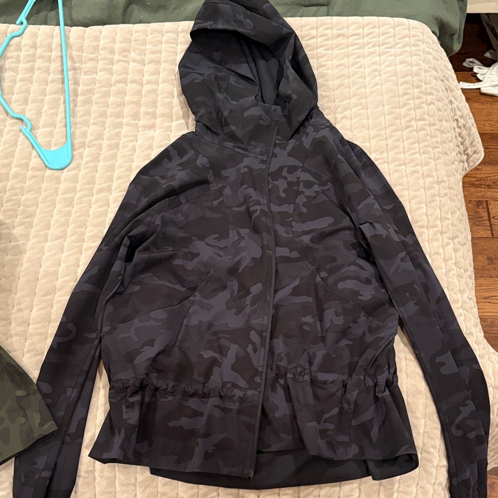 NWOT Lululemon Black Camouflage Hooded light Jacket